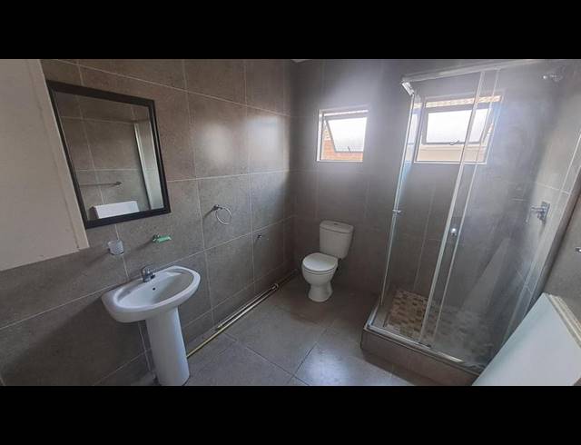 1 BEDROOM PROPERTY TO RENT IN OVERPORT